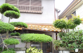 【施行事例】玄関屋根補修
