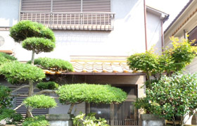 【施行事例】玄関屋根補修